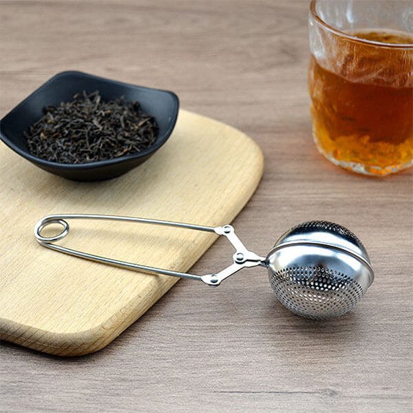 Ball shaped tea infuser