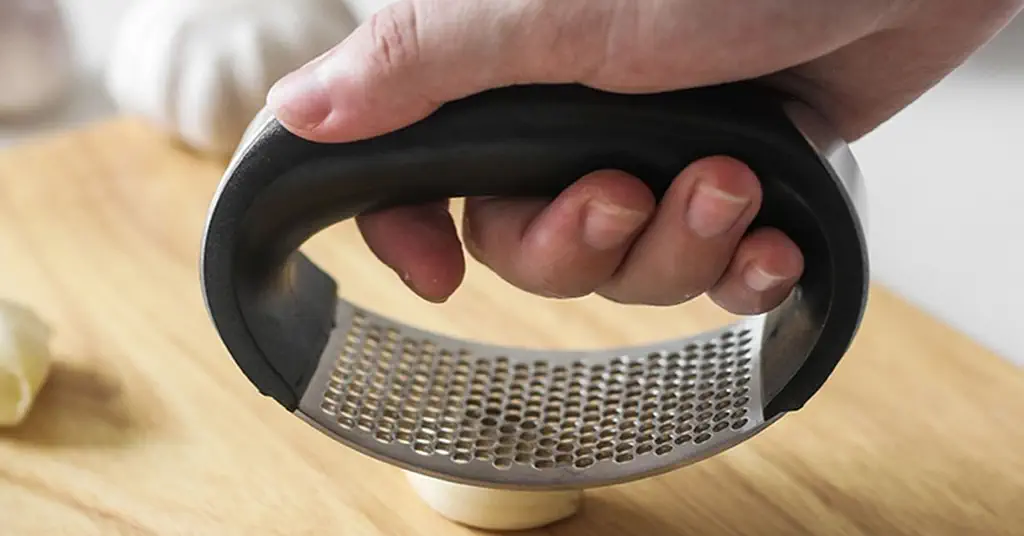 Benefits of using a stainless steel garlic press