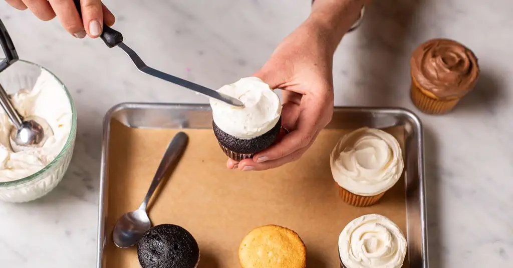 Cake Spatula VS Regular Spatula